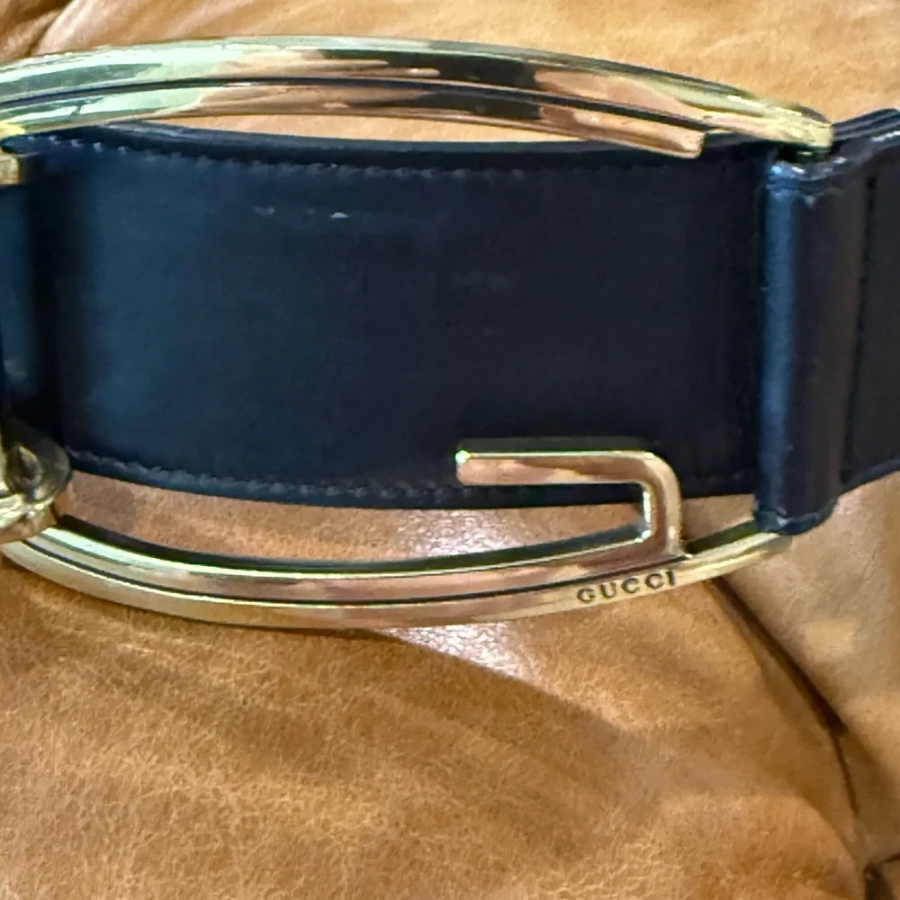 Gucci Vintage black belt with large G gold tone belt buckle  EUC